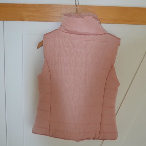 Warm sleeveless jacket Guess vest Pink pretty and soft perfect for colder days. - Picture 3 of 6